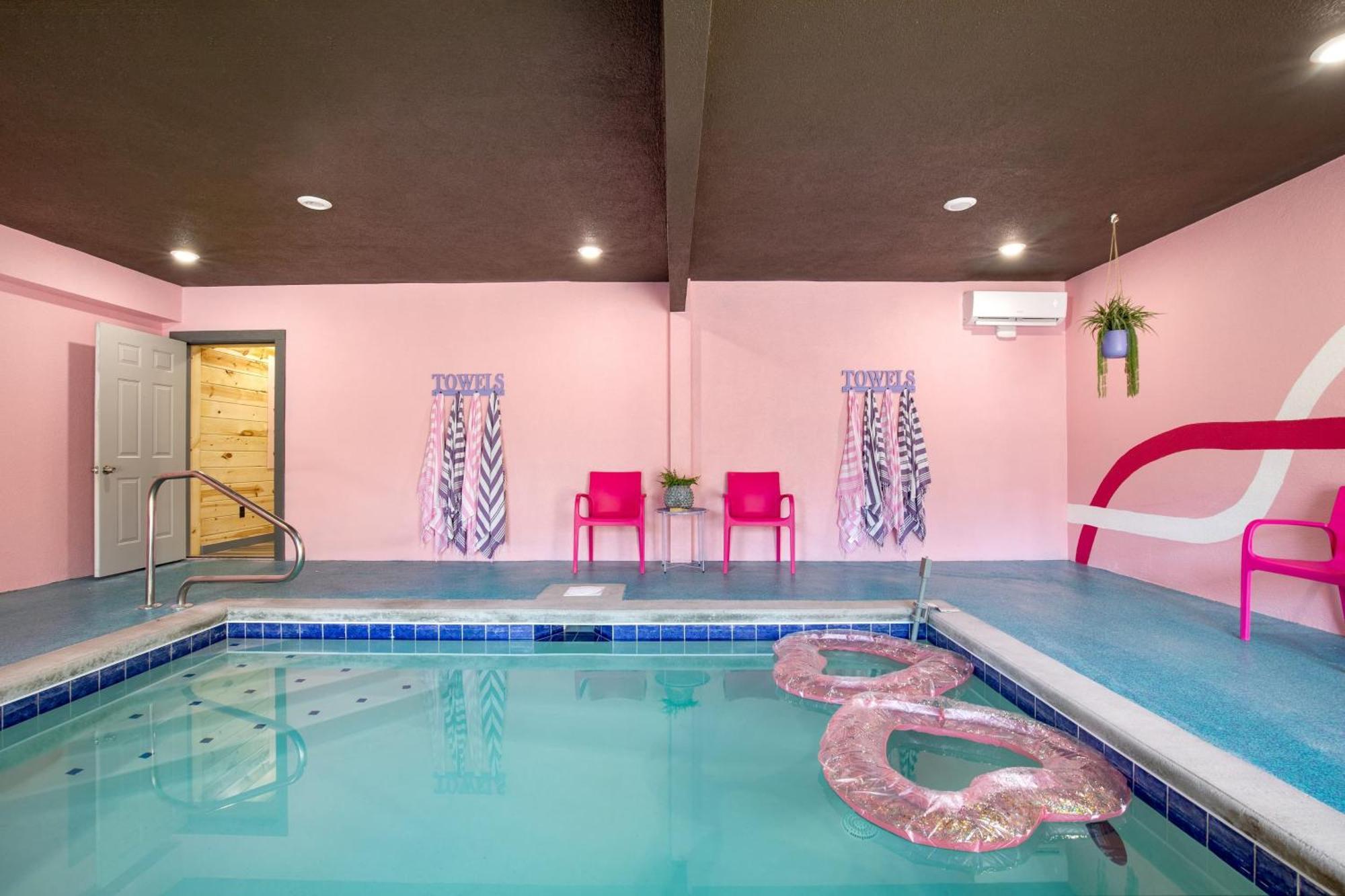Pink Pines Avantstay Luxury Aesthetic Dream Home Indoor Pool Hot Tub Pigeon Forge Kültér fotó